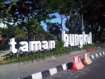 Menteri Pariwisata Puji Taman Bungkul