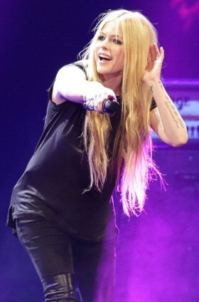 Avril Lavigne Tetap Eksis Berkat Fans