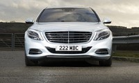 Mobil kedua adalah Mercedes-Benz S-Class. Mobil yang baru diluncurkan akhir tahun ini langsung menarik perhatian Komite Pemillihan Mobil Terbaik.  (dok Mercedes-Benz).