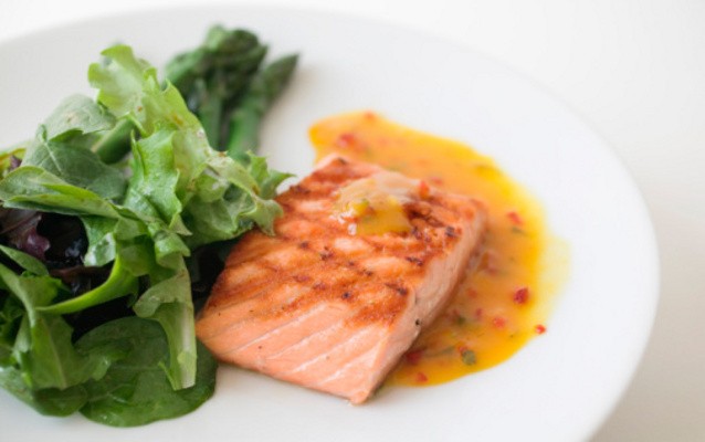 Konsumsi Salmon Bersama Kunyit untuk Khasiat Cegah Kanker Payudara