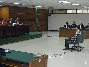 Suap Akil Rp 1 M, Wawan: Yang Berkepentingan Amir Hamzah