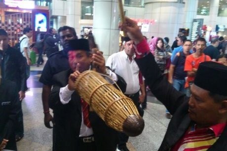 Aksi Dukun Ibrahim Dikecam Menpora Malaysia Aksi Dukun Ibrahim Dikecam Menpora Malaysia