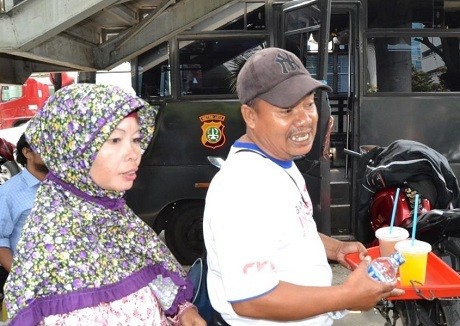 Ironi Tukang Kopi Keliling Menatap Koruptor di Gedung KPK
