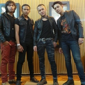 Total dan Tanpa Beban, Bekal 18+ Masuki Industri Musik