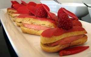 Eclair Cokelat atau Pandan Makin Enak Dipadu dengan Racikan Kopi Italia