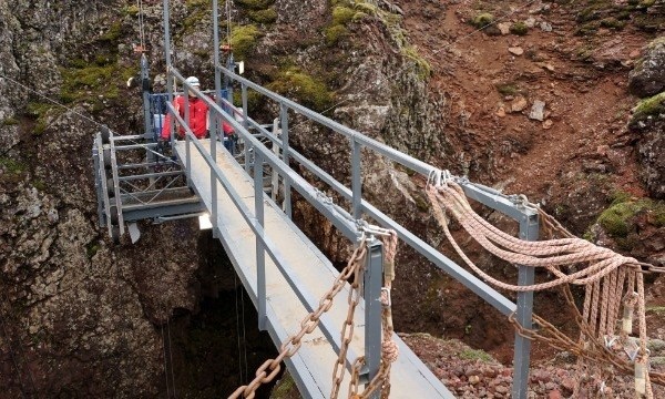 Turun Lift Masuk ke Perut Bumi, Cuma di Islandia!