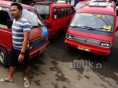 Aksi Mogok Sopir Angkot T 14