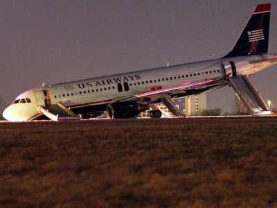 Pesawat US Airways Pecah Ban