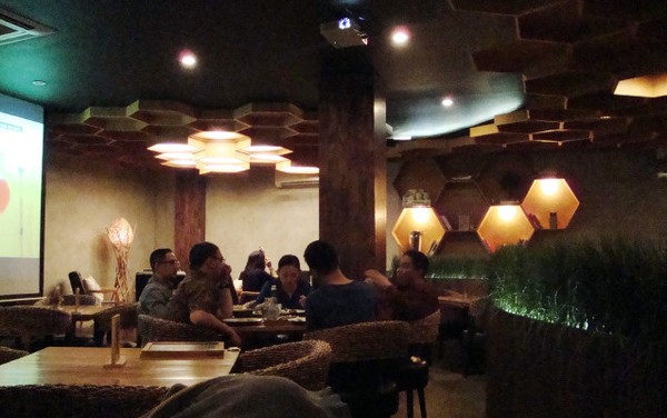 Melewati Jumat Malam dengan Ngopi di Beezy Kaffee
