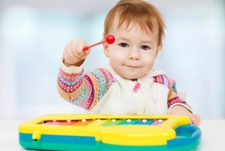 Perhatikan, Ini Akibatnya Jika Memberikan Mainan Berbahan Logam pada Anak