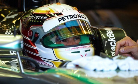 Hamilton Tercepat, Mercedes Catat Waktu Terbaik 1-2