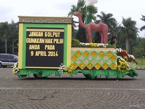 Wah, Ada Banteng dan Onta di Karnaval Kendaraan Hias Parpol