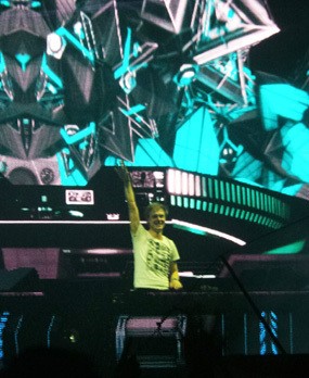 Armin Van Buuren Sukses Bikin Kebisingan di FMFA 2014