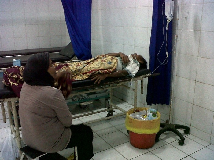 Mengira Minuman Berenergi, Entis Tenggak Pembasmi Rumput Lalu Pingsan