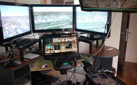 Ini Kokpit Milik Kapten Pilot MH370 di Rumahnya