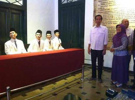 Tiba di Museum Sumpah Pemuda, Jokowi Nyanyi Indonesia Raya