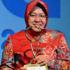 Dua Penghargaan Kembali Disabet Walikota Risma