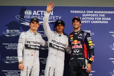 Puas Dengan Kinerja Mercedes, Hamilton Juga Puji Ricciardo