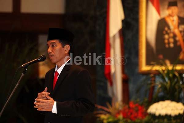 Jokowi Enggan Bicarakan Pencapresannya di Dalam Pagar Balai Kota