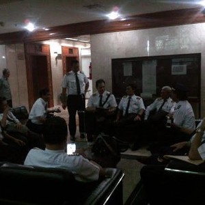 Nasib Tak Jelas, Pilot dan Pramugari Merpati Mengadu ke DPR