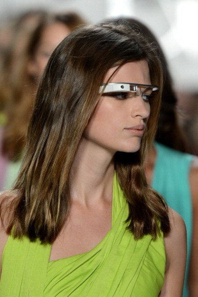 Ketika Wanita Menggoda dengan Google Glass 