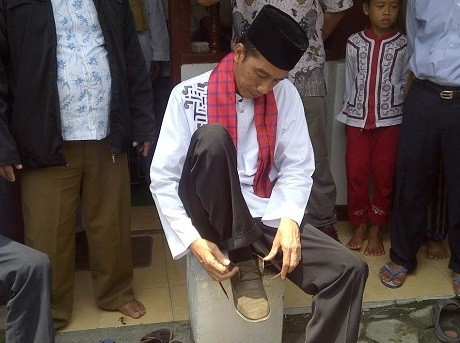 Setelah Kemarin Sibuk Kampanye, Hari Ini Jokowi Ngantor Seharian