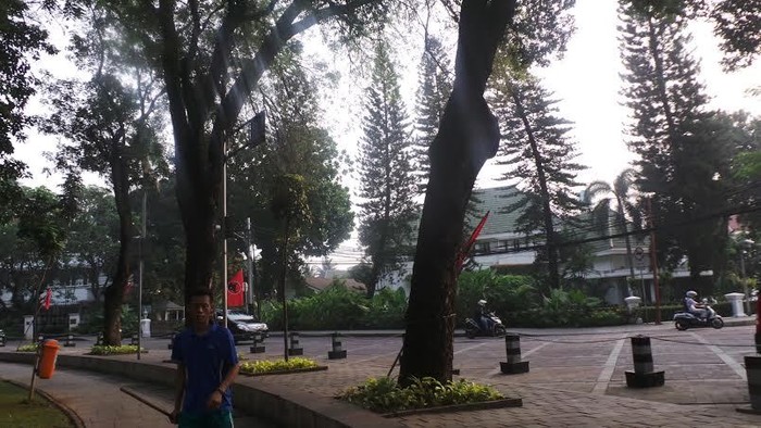 Bendera PDIP Banyak Dipasang di Dekat Rumah Dinas Jokowi