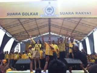 Kampanye di Lampung, Ical Nyanyi Dangdut dan Lagu Slank