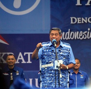 Kala SBY Dendangkan Lagu God Bless dan Band Kotak di Arena Kampanye