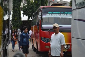 Jalan Terjal Kholil Memutar Setir Lintas Sumatera Hingga Ditimpuki Batu