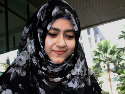Darin Tidak Bosan Jenguk Luthfi Hasan 