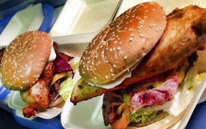 Gara-gara Makan Burger Super Pedas, 5 Orang Masuk Rumah Sakit