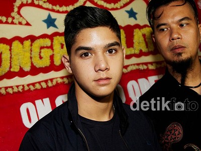 Al Makin Cool Tampil Serba Hitam