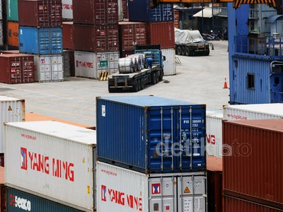 Pelabuhan Tanjung Priok Kian Padat