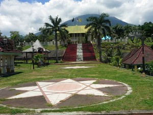 Keraton Kesultanan Ternate dan Mahkota Keramatnya