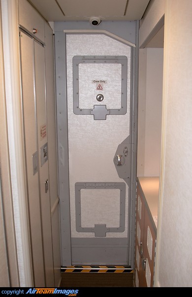 5 Ulah Nekat Penumpang di Kokpit Pesawat