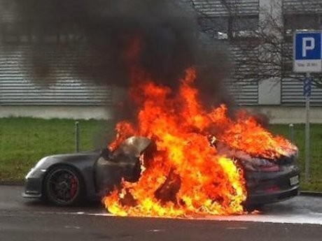 Porsche Siap Ganti Mesin 911 GT3 yang Meleduk