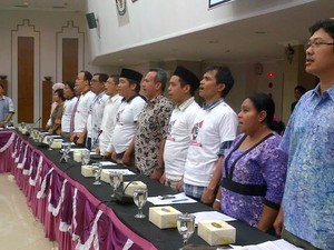 Datangi KPU, Puluhan Aktivis Sampaikan Dekrit Kedaulatan Rakyat