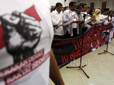 Sejumlah Aktivis Bacakan Dekrit Rakyat Indonesia