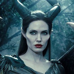 Angelina Jolie Tampil dengan Sayap di Teaser Maleficent