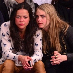 Pasangan Lesbian Cara Delevinge dan Michelle Rodriguez Ingin Nikah di Niagara