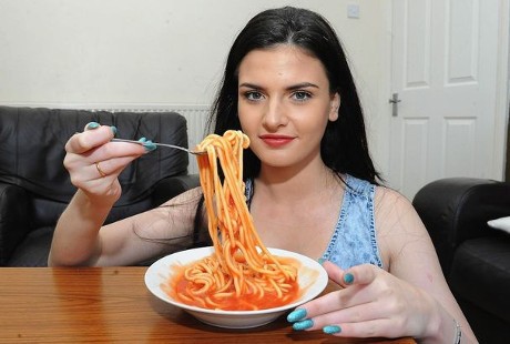 Gara-gara Fobia, Gadis Cantik Ini Takut Makanan