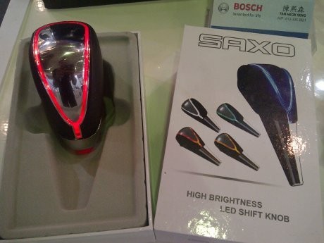 Unik, Tuas Perseneling Ini Bisa Menyala