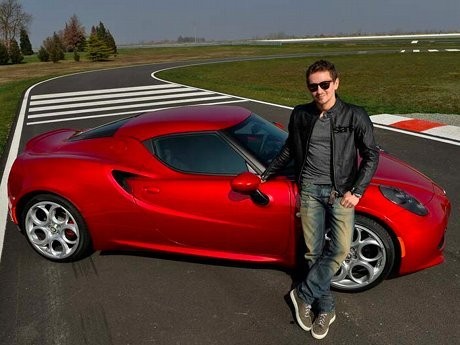 Jorge Lorenzo Kendarai Alfa Romeo di WSBK