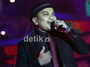 Tompi Pernah Ngebut Pakai Lamborghini