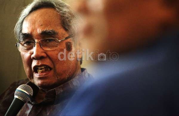 Sesepuh PDIP Sebut Prabowo di Bawah Jokowi