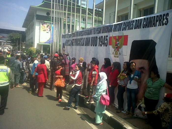 Eh, Ada yang Galang Dukungan Jokowi-Yusril di Bandung