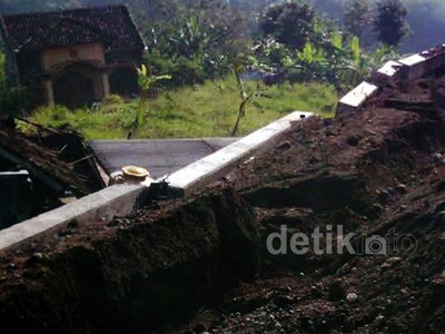 Imbas Pembangunan Tol, Puluhan Rumah Rusak