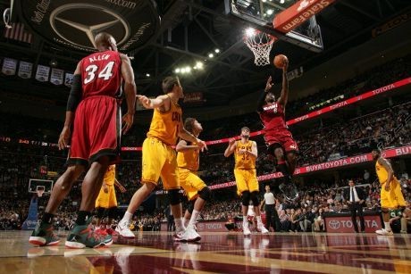 James Cetak 43 Poin dalam Kemenangan Heat atas Cavaliers