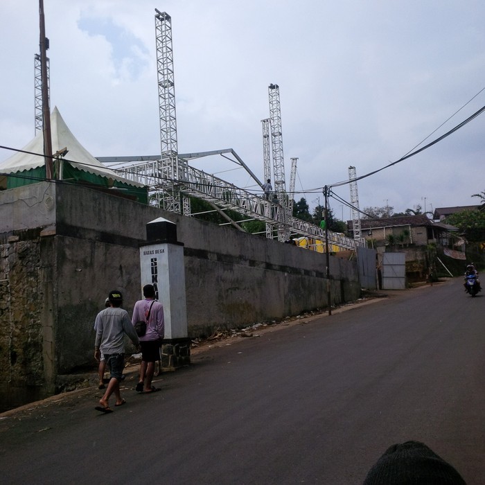 Masih Dibongkar, Tenda Pernikahan Anak Sekretaris MA Dijaga Tentara